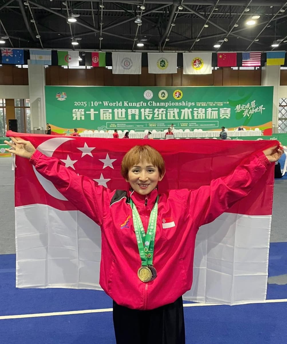 Master with medals at the 10th World Kungfu Championships, Emeishan